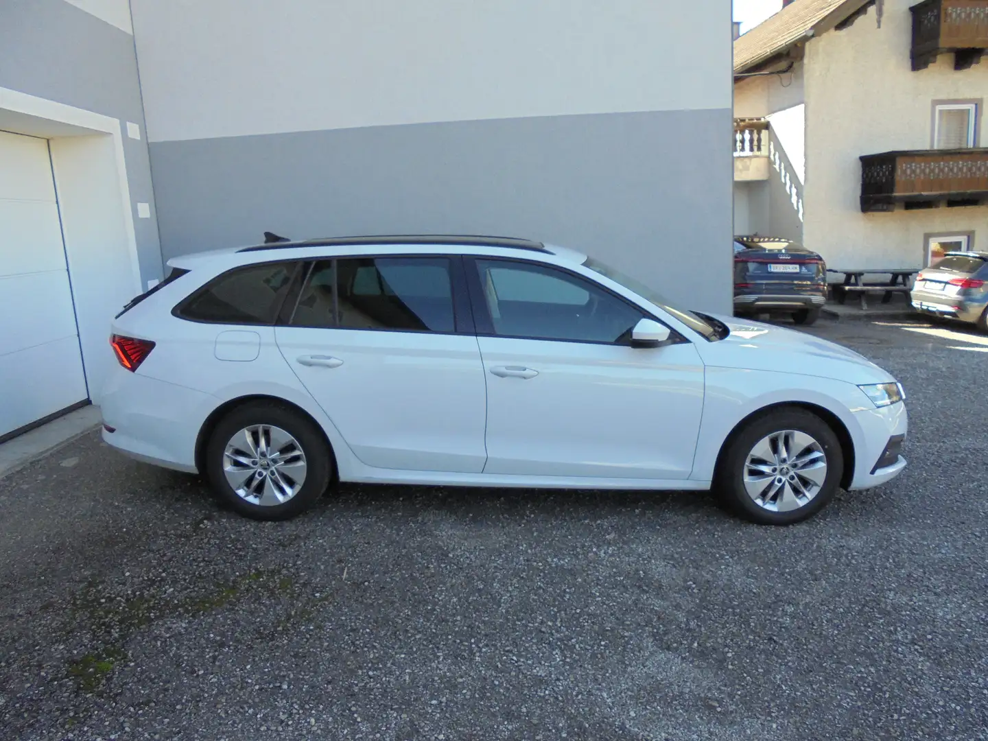 Skoda Octavia Ambition NAVI, 4x SHZ, PDC, TEMP, TEL, ALU Weiß - 1