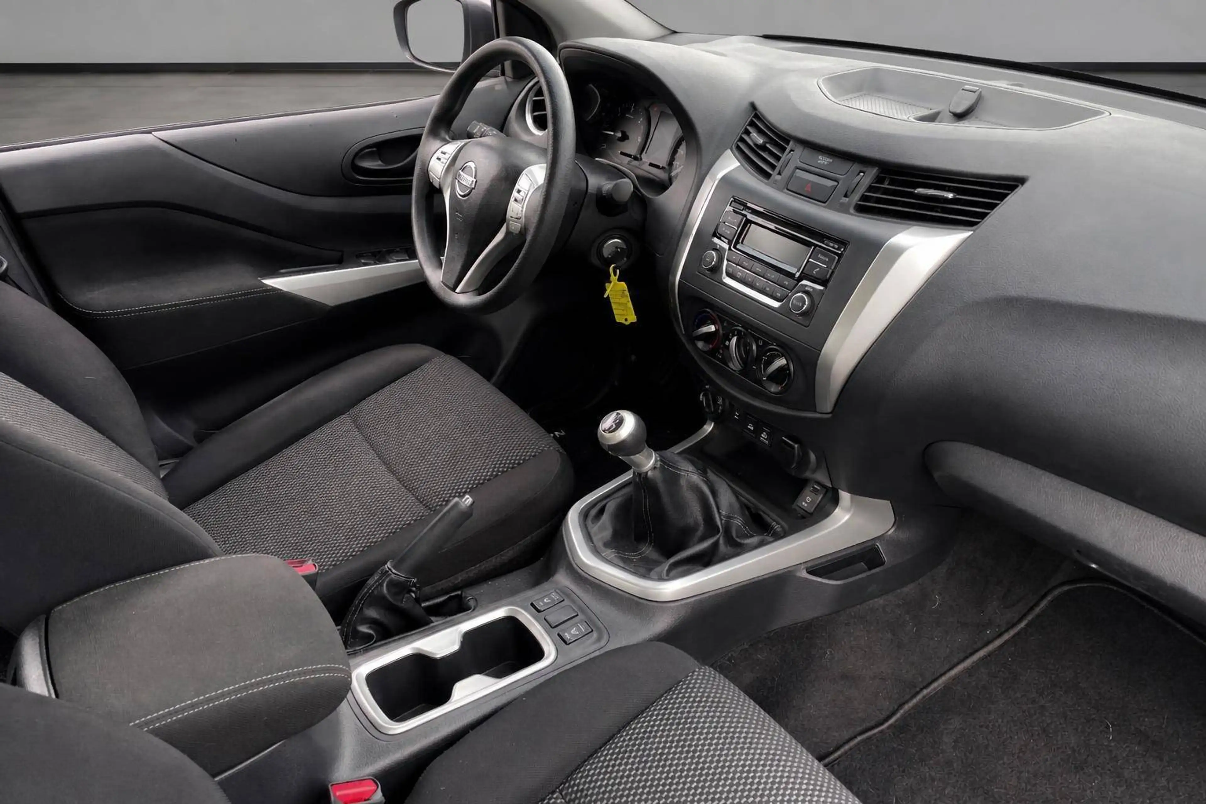 Nissan NP300 Visia Double Cab 4x4 — photo 13