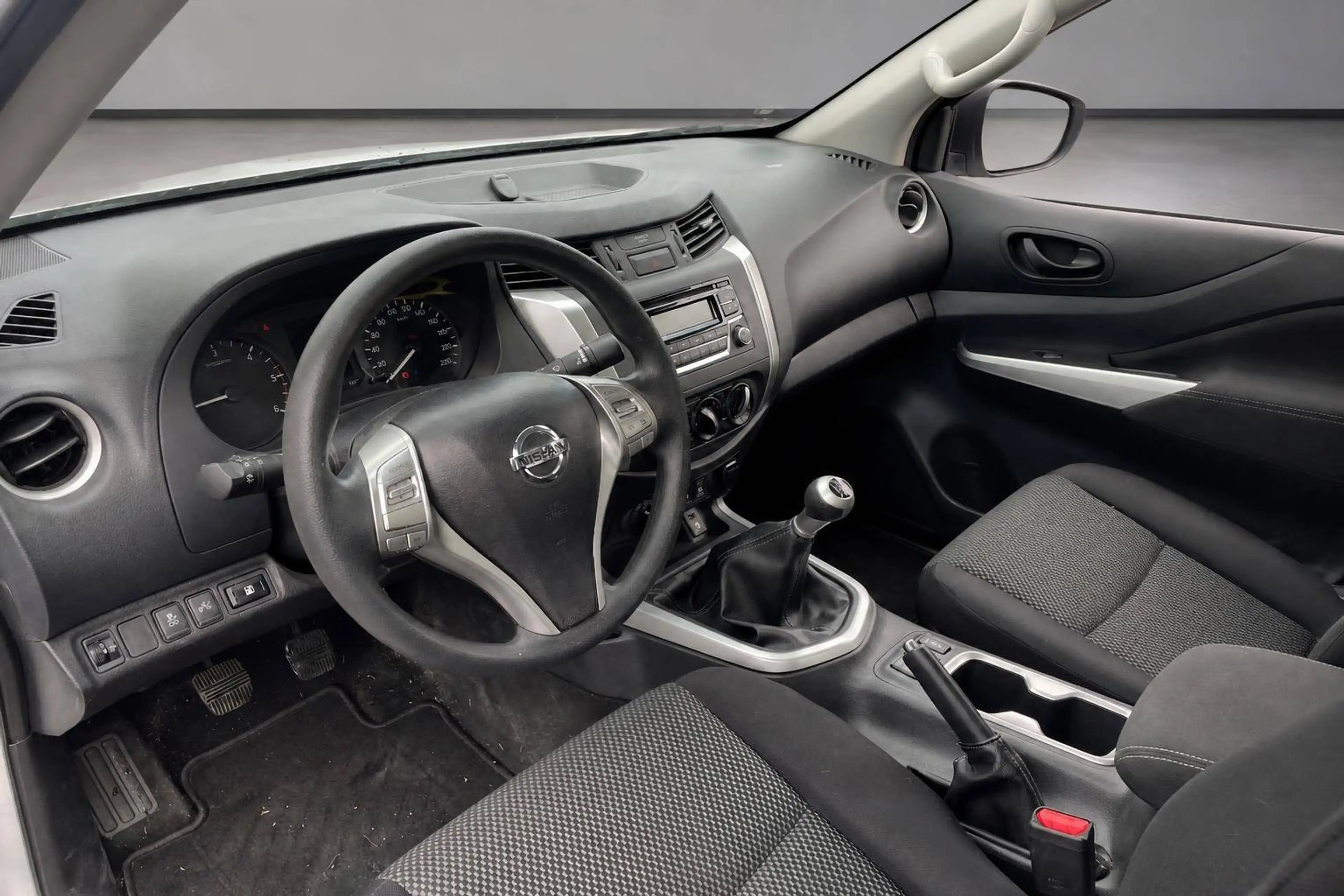 Nissan NP300 Visia Double Cab 4x4 — photo 11