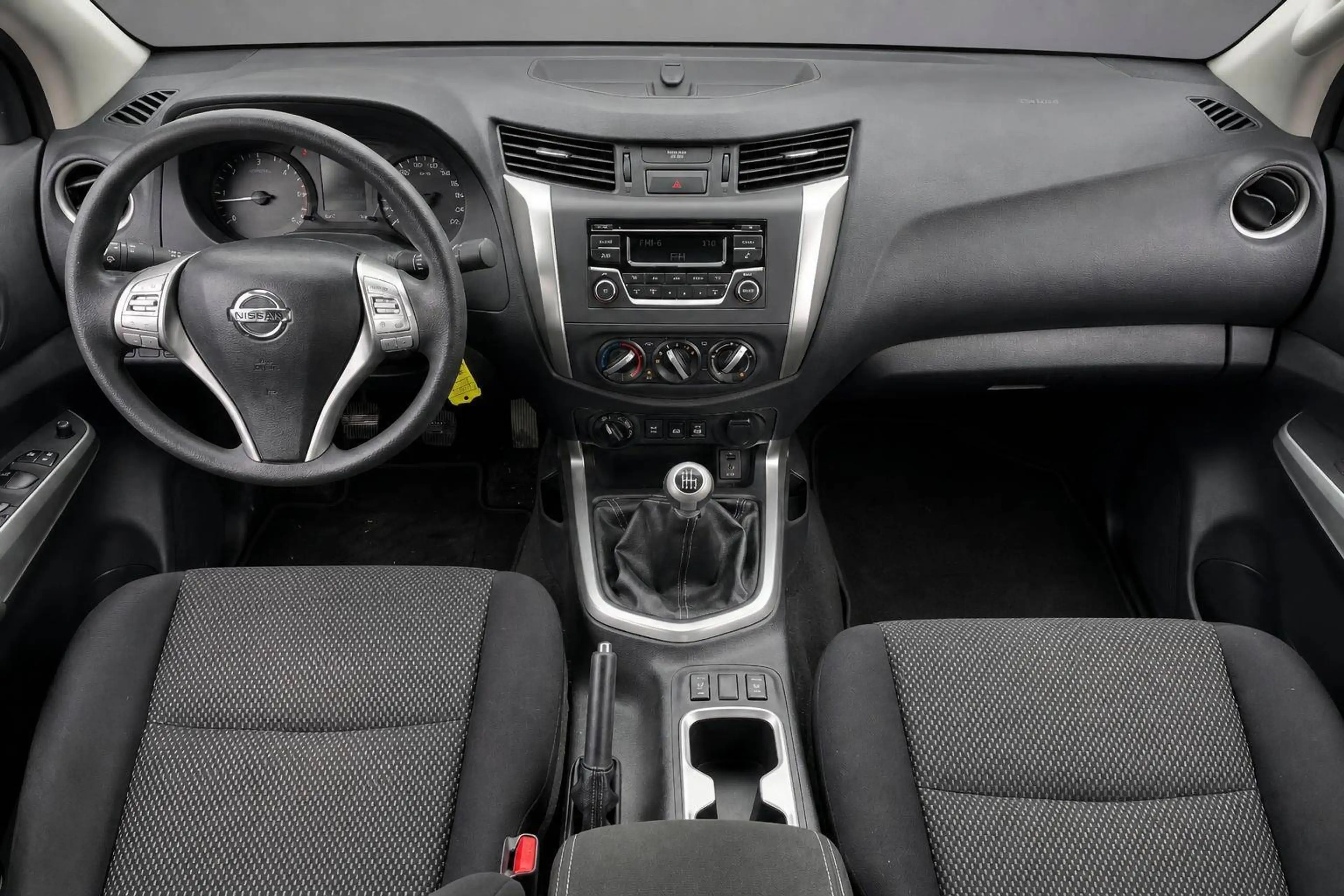 Nissan NP300 Visia Double Cab 4x4 — photo 12
