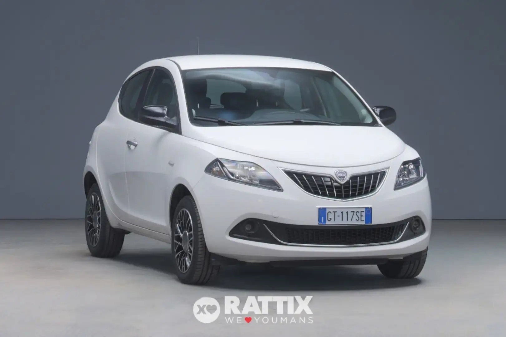Lancia Ypsilon 1.0 Firefly Hybrid 70CV Platino Weiß - 1