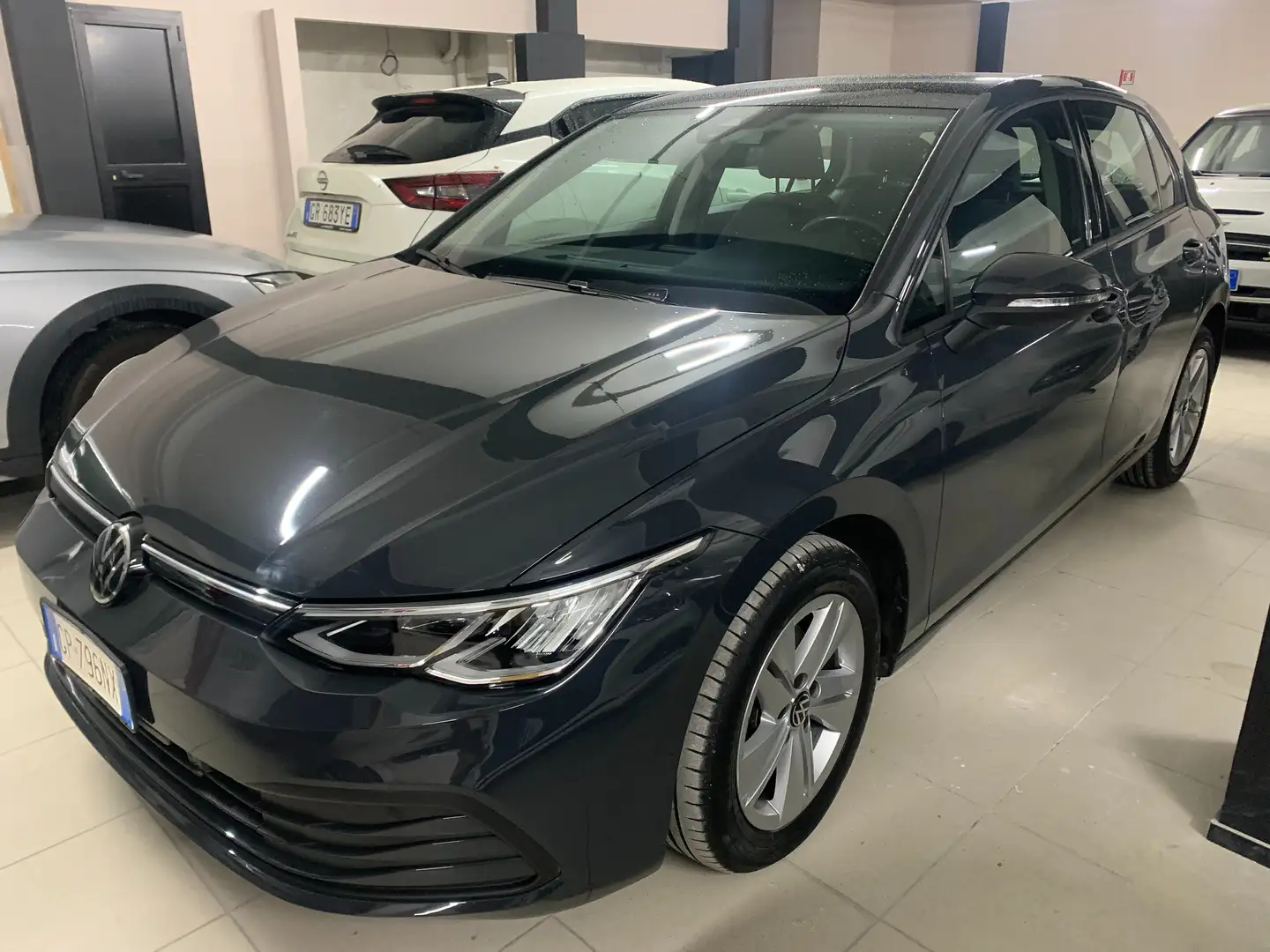 Volkswagen Golf Golf VIII 2020 1.0 etsi evo Life 110cv dsg Gris - 2