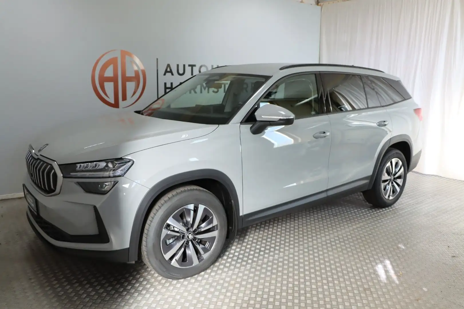 Skoda Kodiaq 1.5 TSI 7-Sitze Matrix Navi AHK Gris - 2