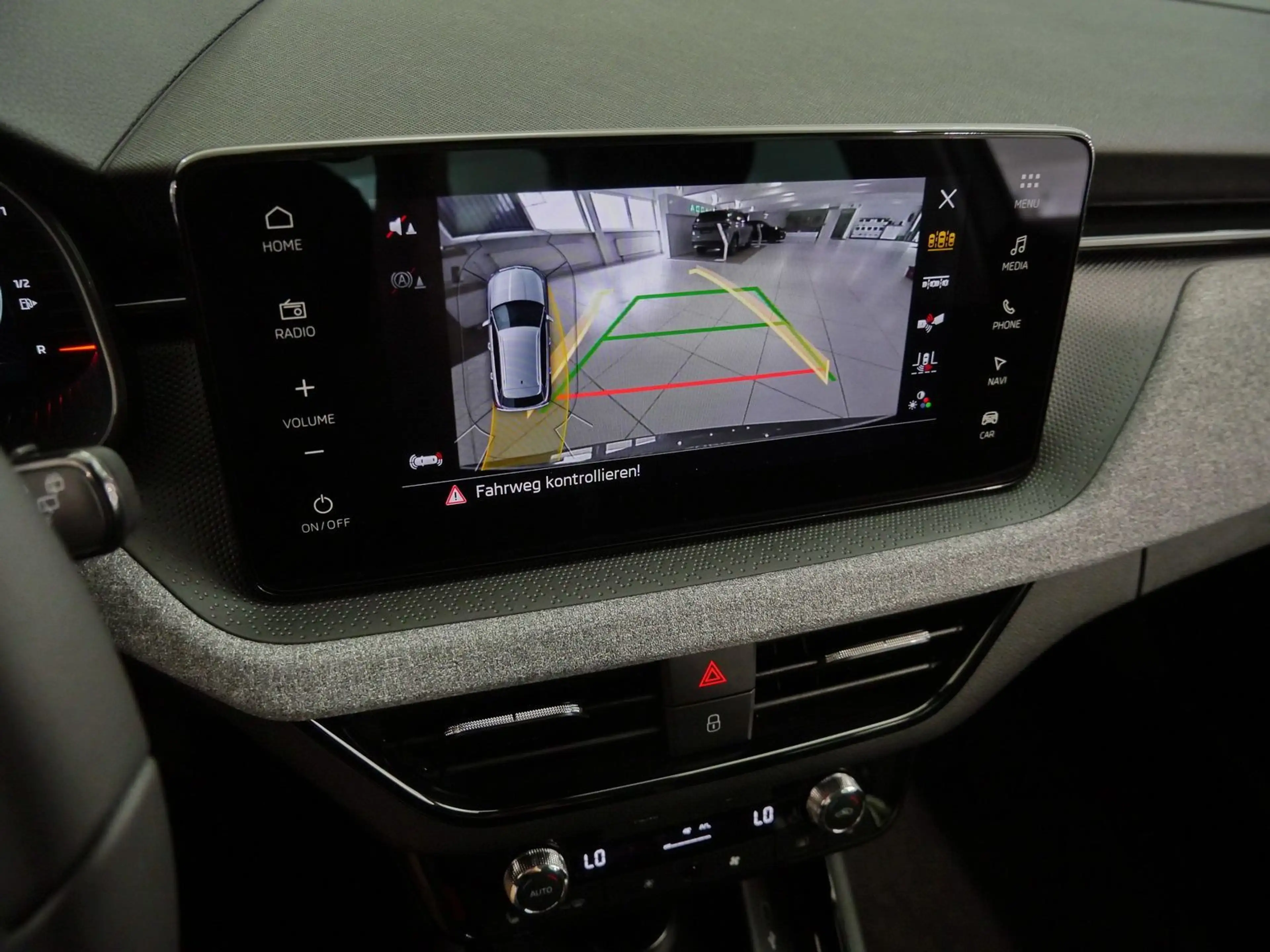 Skoda Kamiq Balance 1,0 TSI DSG|AHK|Navi|KESSY|Black| — photo 15
