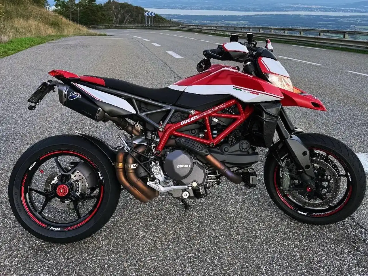 Ducati Hypermotard 950