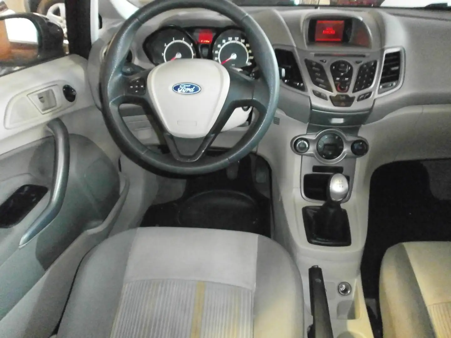 Ford Fiesta 1.25 Trend 82 Burdeos - 2