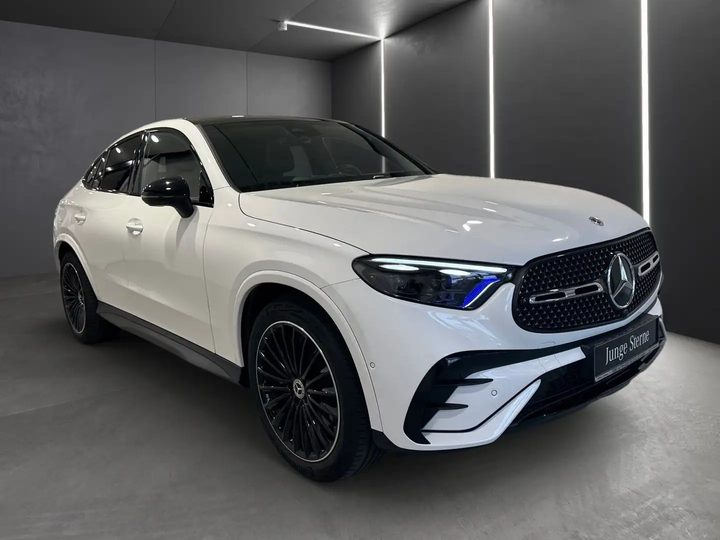 Mercedes-Benz GLC 300 d 4M Coupe AMG*Pano*AHK*Burmester*Night* Weiß - 2