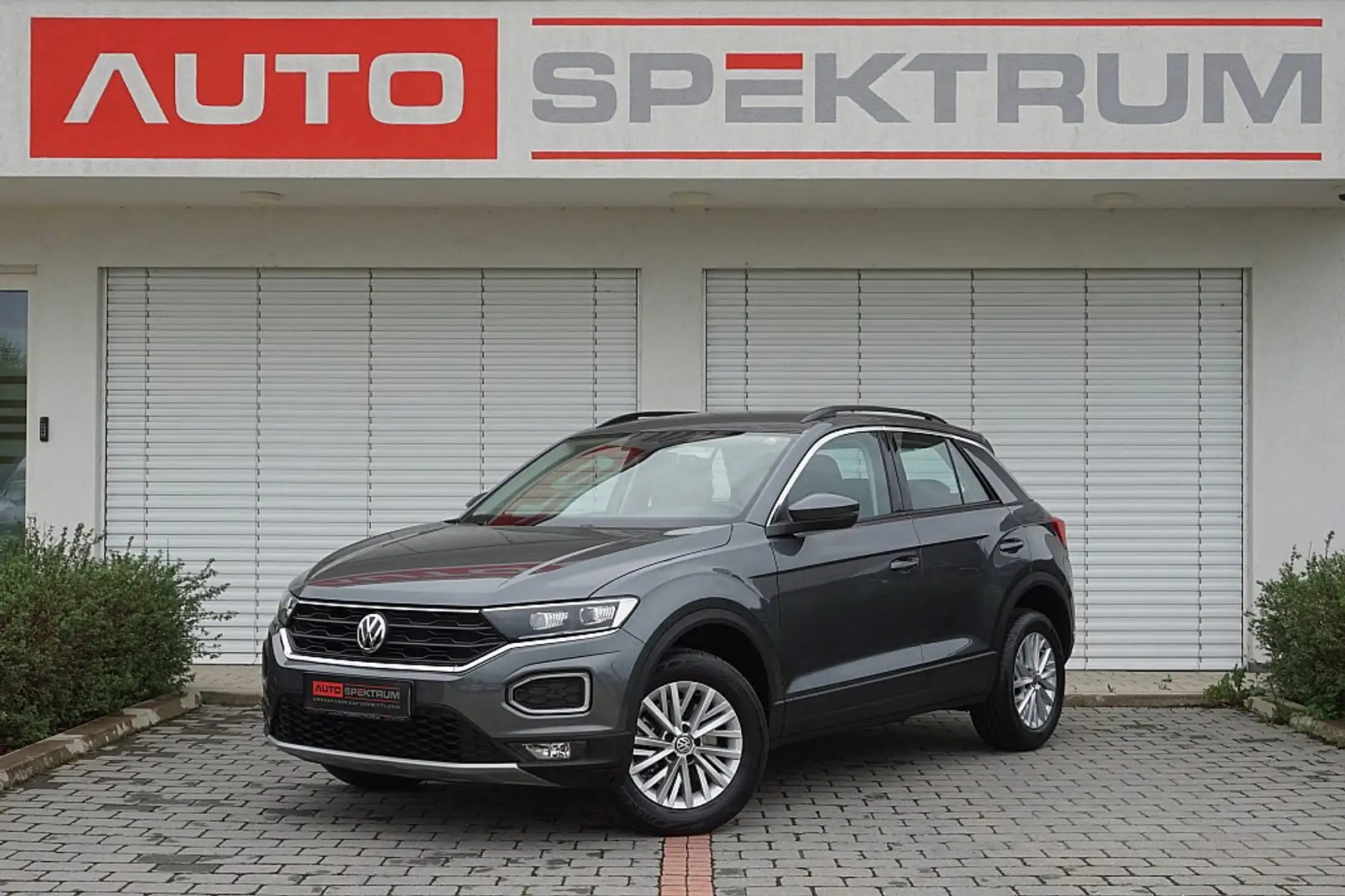 Volkswagen T-Roc 1,0 TSI Design | € 149 mtl | AHK | LED | Kamera... Grijs - 1