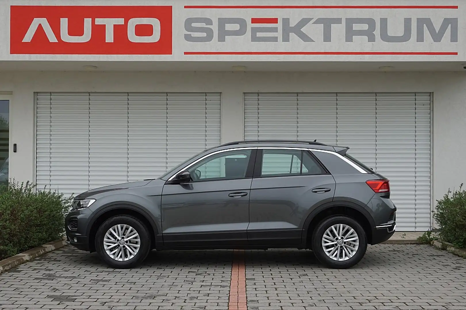 Volkswagen T-Roc 1,0 TSI Design | € 149 mtl | AHK | LED | Kamera... Gris - 2