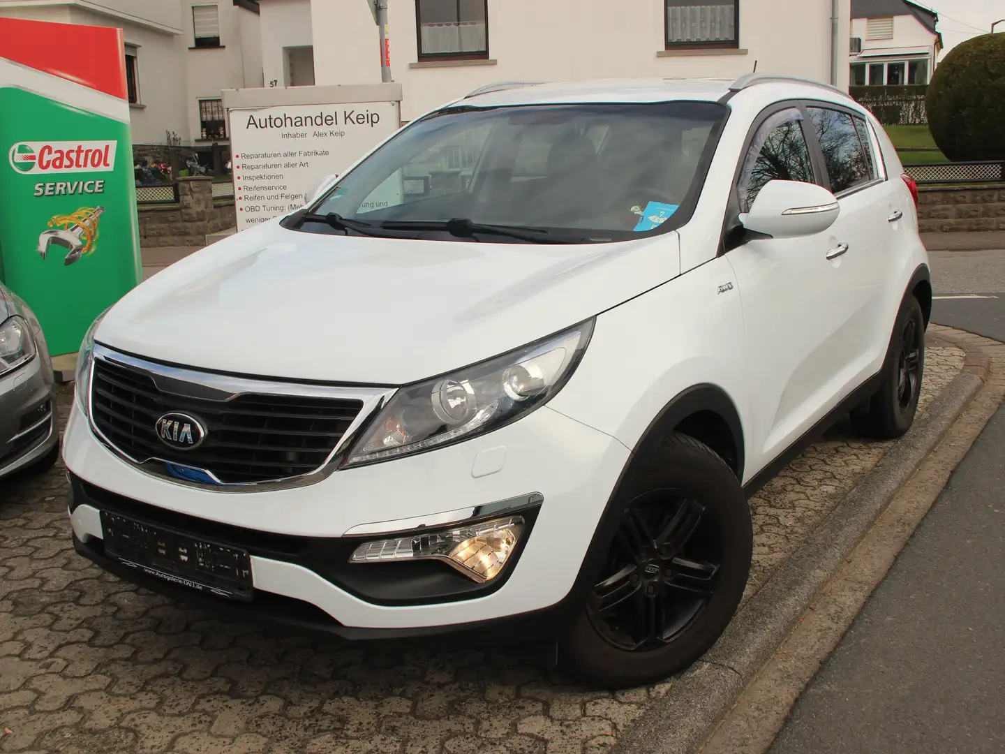 Kia Sportage Spirit 4WD. XENON-Licht. SITZHEIZUNG. Білий - 2