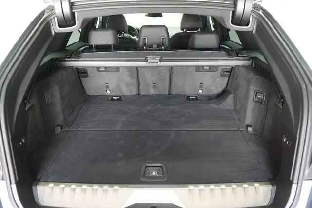 BMW 5 Series view 7