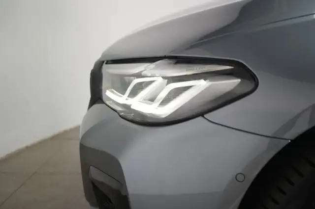 BMW 5 Series view 11