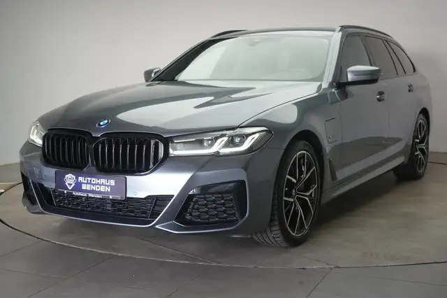 BMW 5 Series view 3
