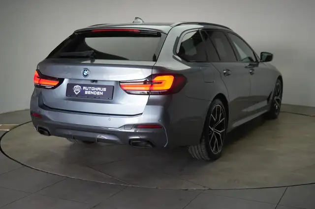 BMW 5 Series view 6