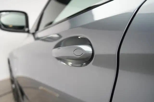 BMW 5 Series view 15