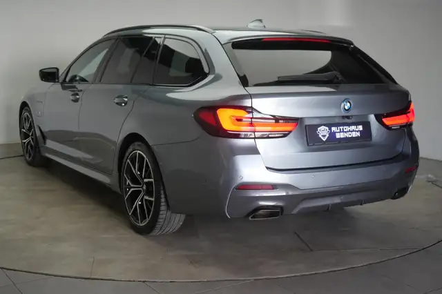 BMW 5 Series view 4