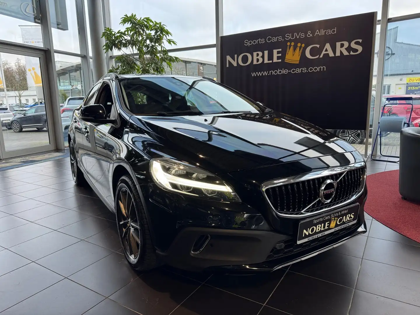 Volvo V40 Cross Country Plus KLIMA LED NAVI ALU Schwarz - 1
