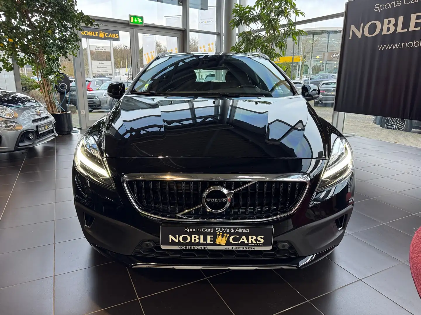 Volvo V40 Cross Country Plus KLIMA LED NAVI ALU Schwarz - 2