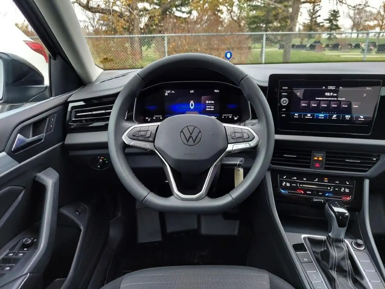 Volkswagen Jetta снимка Volkswagen Jetta