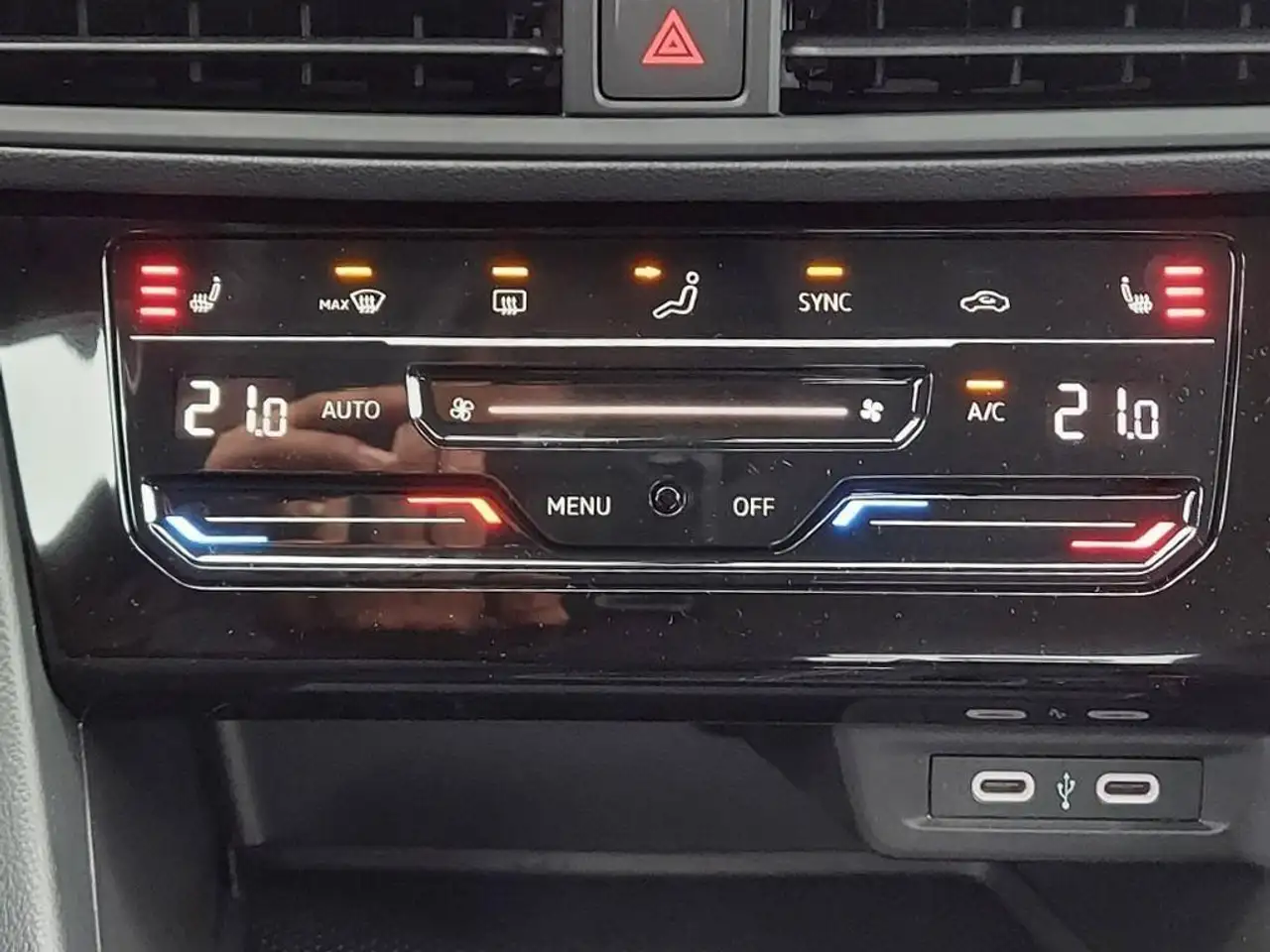 Volkswagen Jetta снимка Volkswagen Jetta