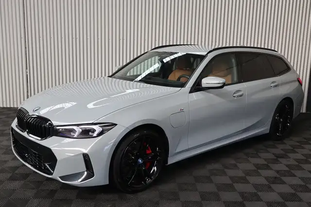 BMW 330 e Touring M-Sport Pro Drive Assist Prof Harman Kar