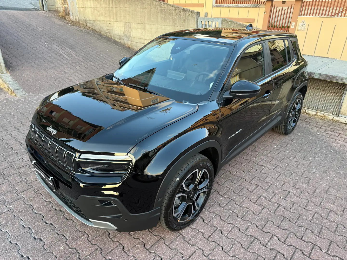 Jeep Avenger 1.2 turbo e-hybrid Summit fwd 100cv edct6 PROMO! Zwart - 1