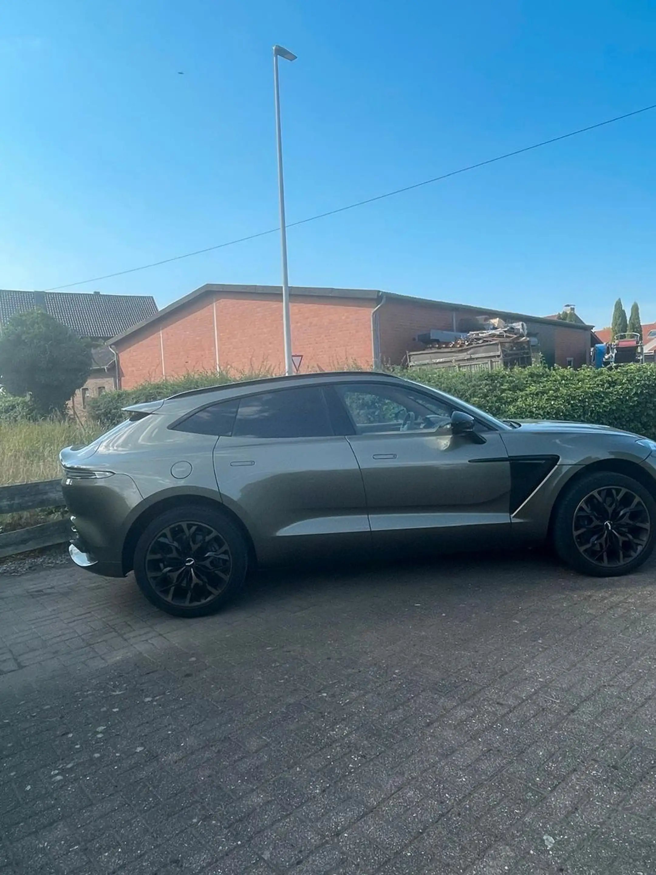 Aston Martin DBX 4.0 V8 Convenience Package Panorama — photo 2