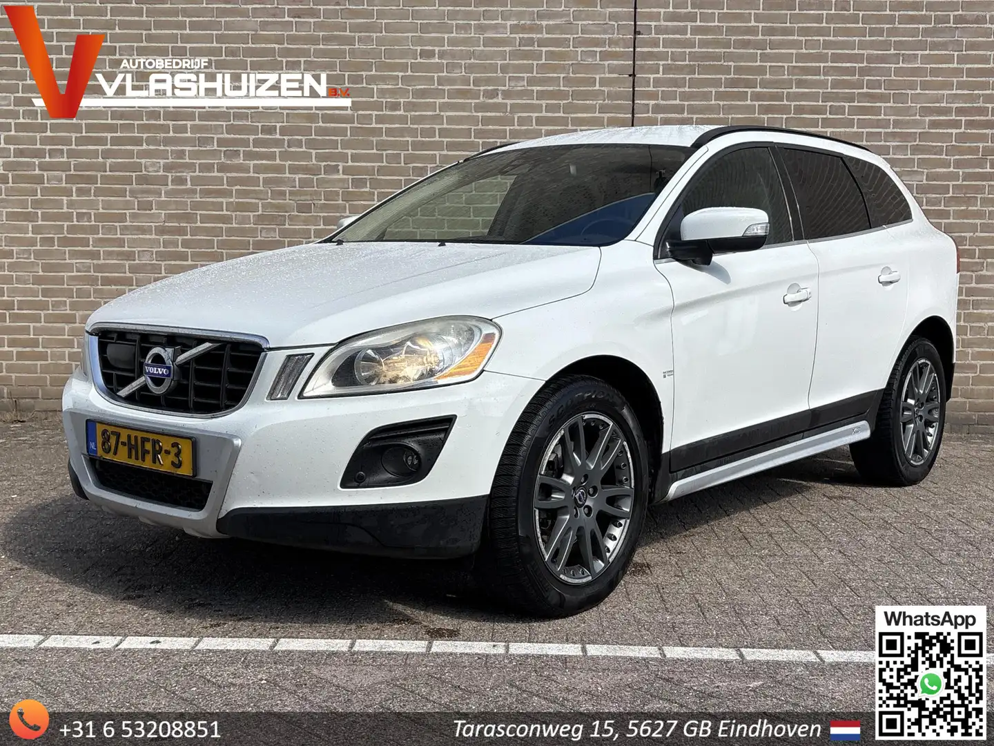 Volvo XC60 2.4 D5 AWD Momentum Automaat | Leder | Climate | C White - 1