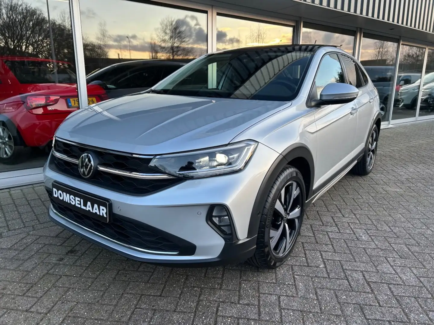 Volkswagen Taigo 1.0 TSI Style 110Pk AUTOMAAT! Grijs - 1