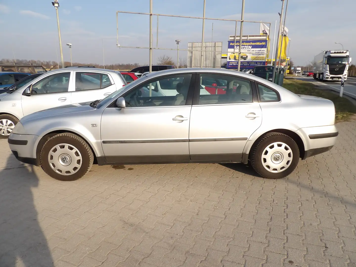 Volkswagen Passat Basis Klima CD Radio HU AU Neu Grau - 2