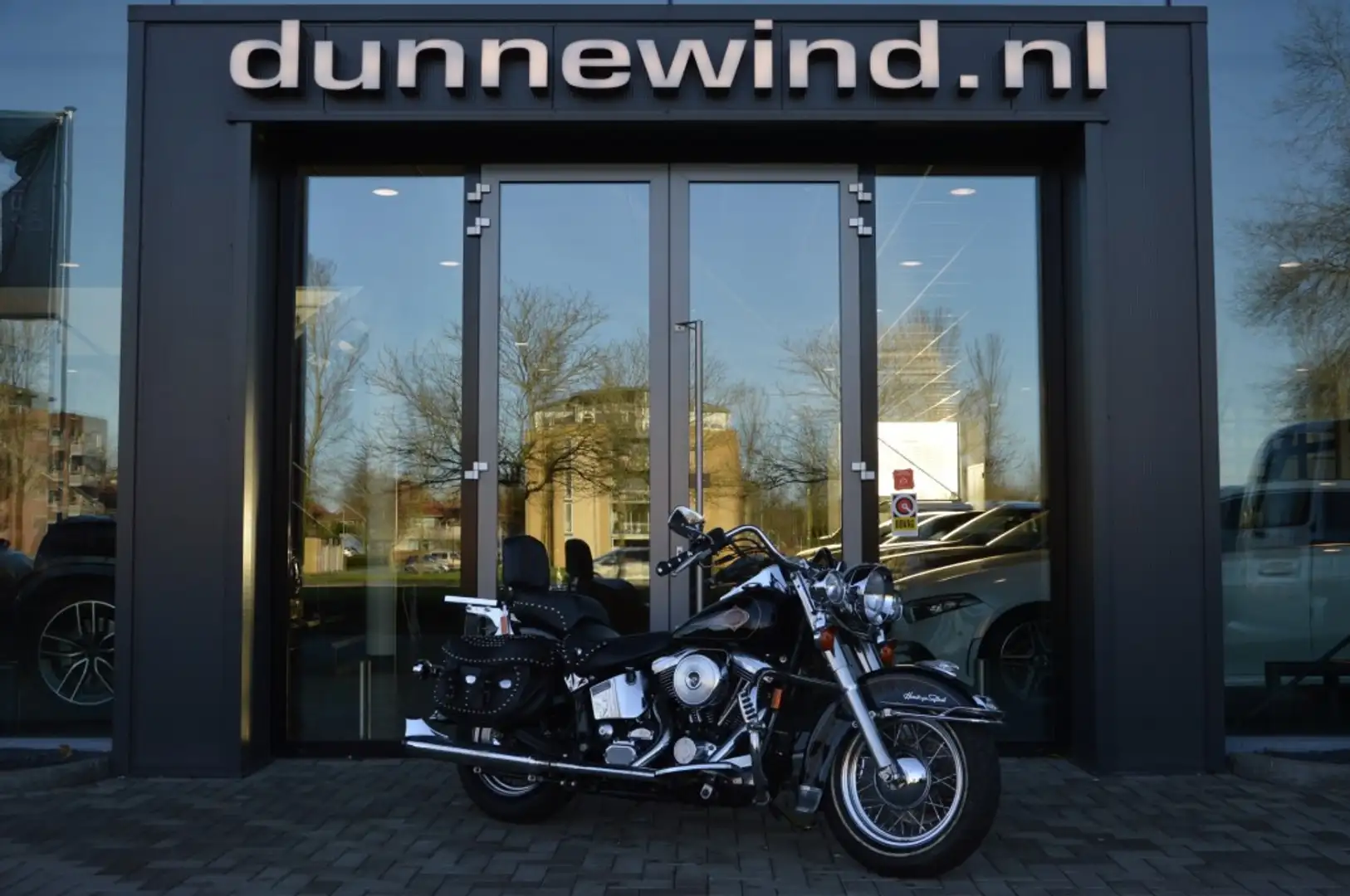 Harley-Davidson FLSTC Zwart - 2