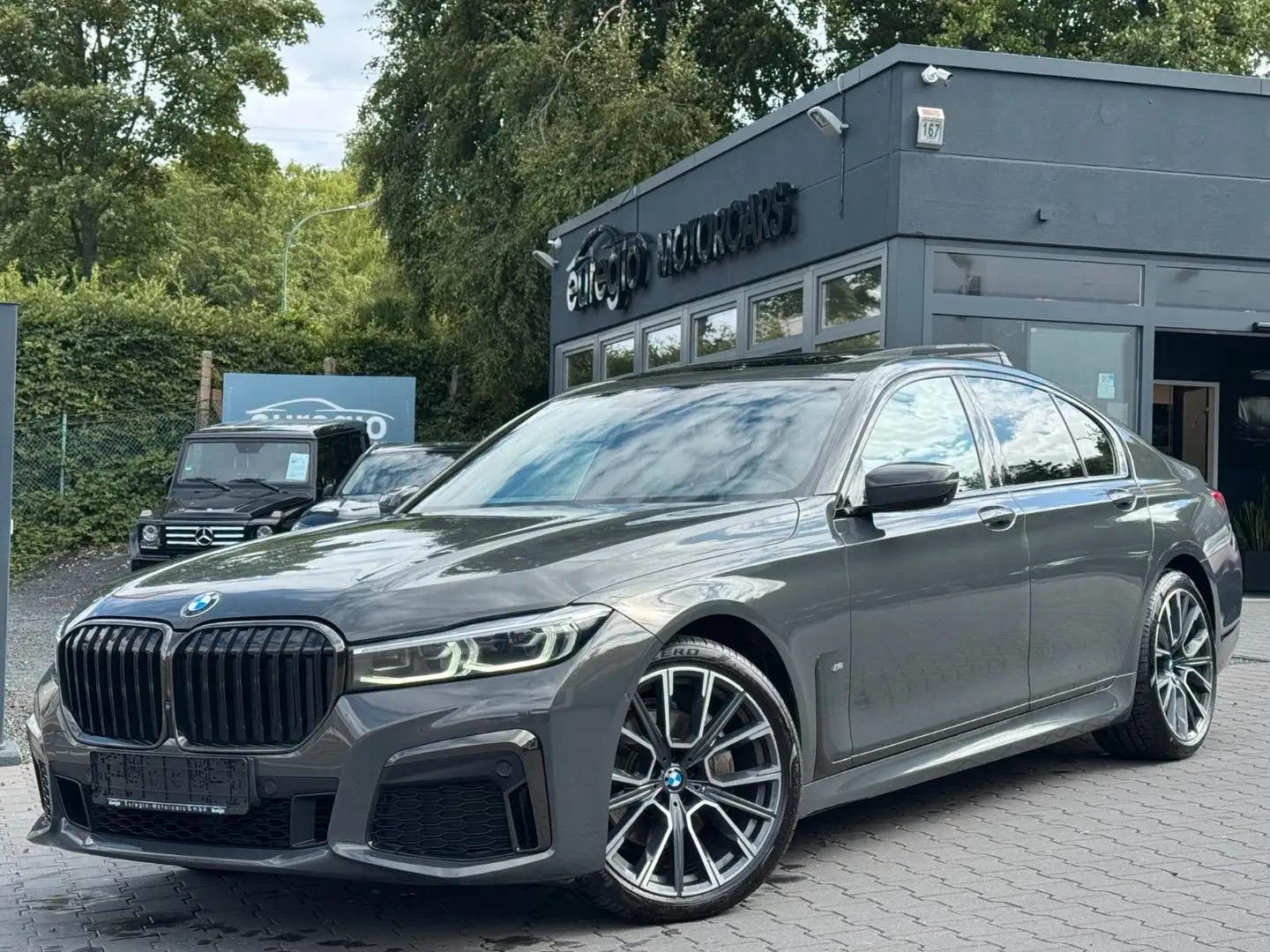 BMW 730 d xDrive 1 Hand - LED - M Sportpaket /// Серый - 1
