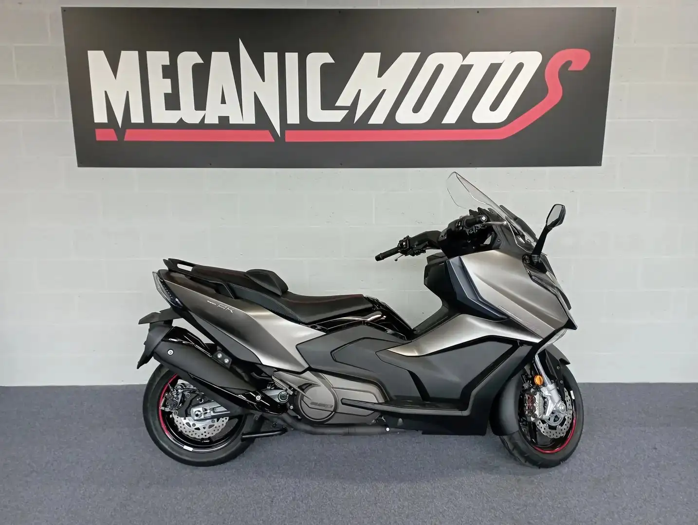 Kymco AK 550 PREMIUM E5 ABS DEPART IMMEDIAT PROMO PRINTEMPS Gri - 1