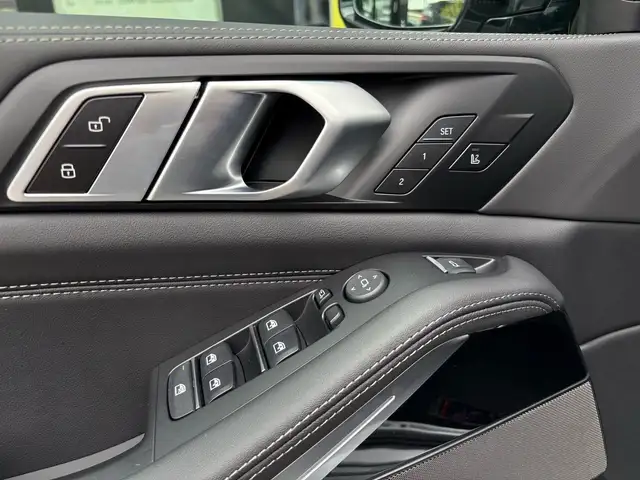 BMW X5 view 12