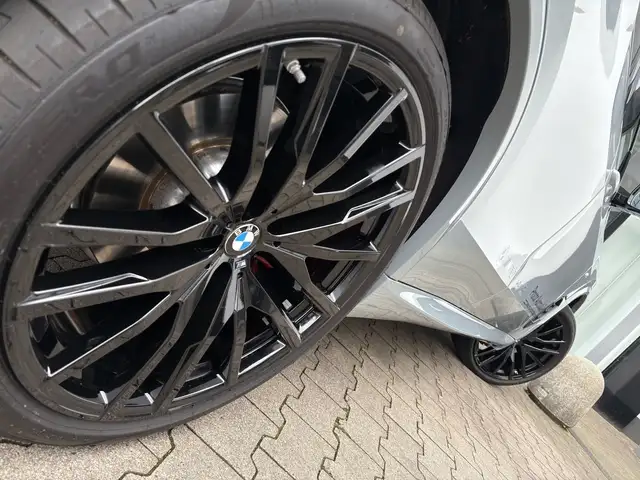 BMW X5 view 3