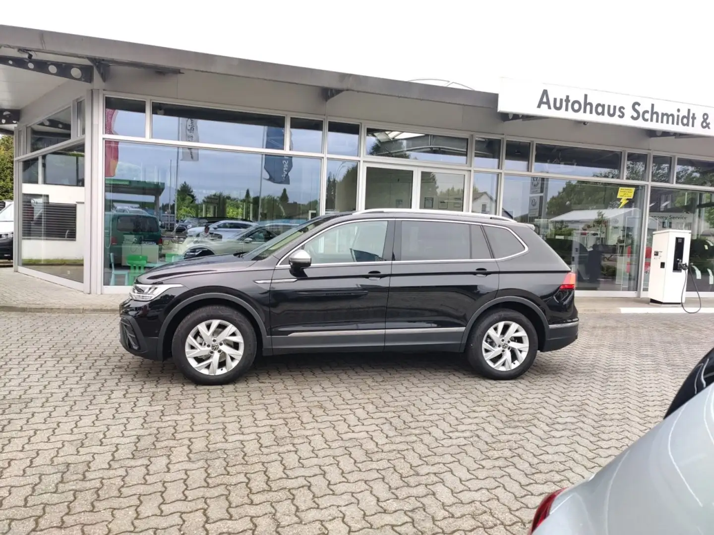 Volkswagen Tiguan Allspace 1.5 TSI Life/7-Sitze/AHK/Navi/RFK Klima Navi Negro - 2