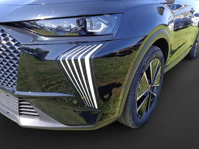 DS Automobiles DS 7 view 9