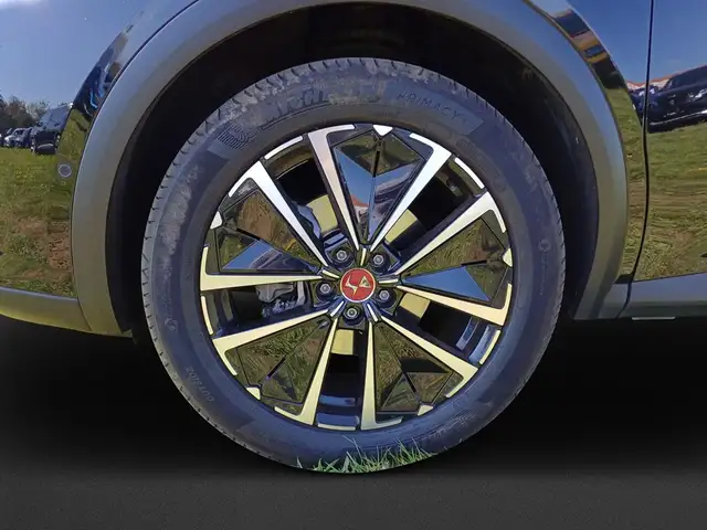 DS Automobiles DS 7 view 8