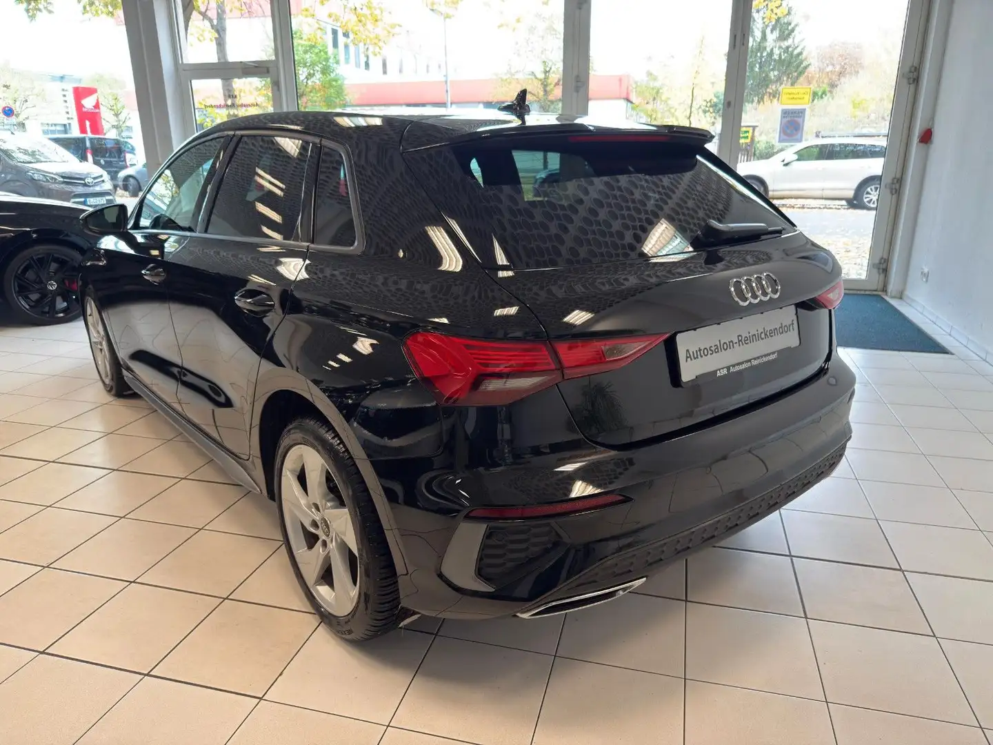 Audi A3 Sportback 30 TFSI *S-Line*Mild-Hybrid*NAVI* Schwarz - 2