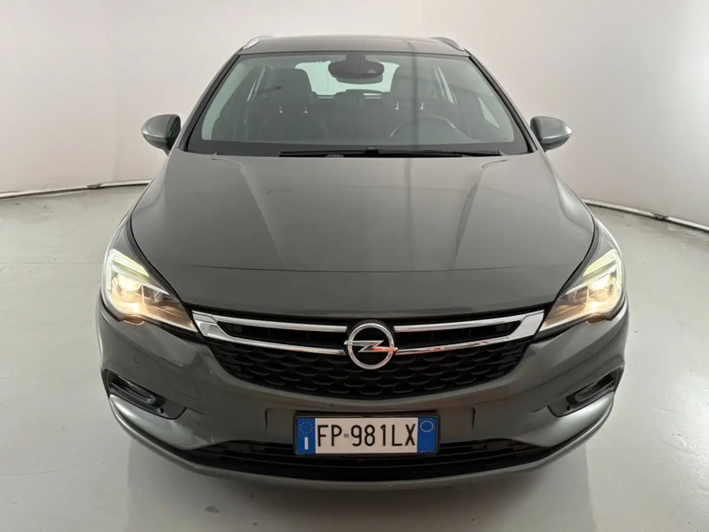Opel Astra Sports Tourer 1.6 cdti Innovation Gris - 2