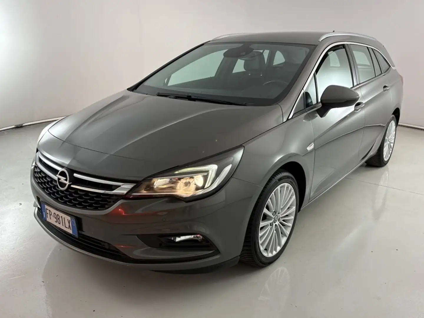 Opel Astra Sports Tourer 1.6 cdti Innovation Gris - 1