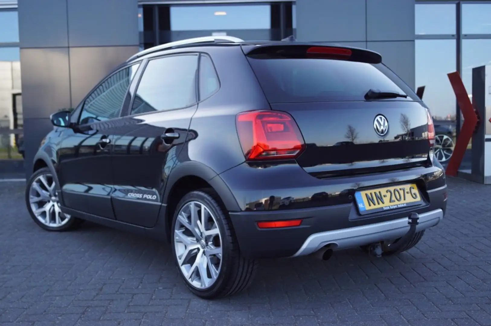 Volkswagen Polo Cross CrossPolo 1.2 TSI 90Pk. / Navi / PDC / Stoelverwar Černá - 2