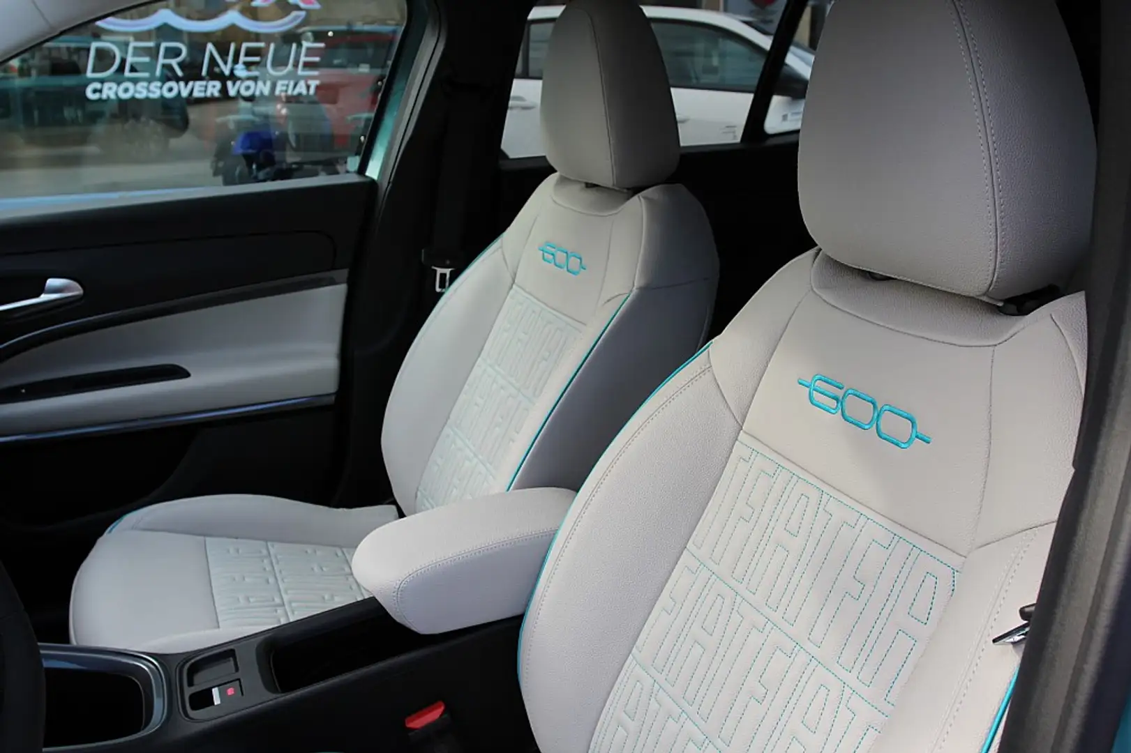 Fiat 600 Hybrid 100 6-Gang eDCT La Prima Noir - 2