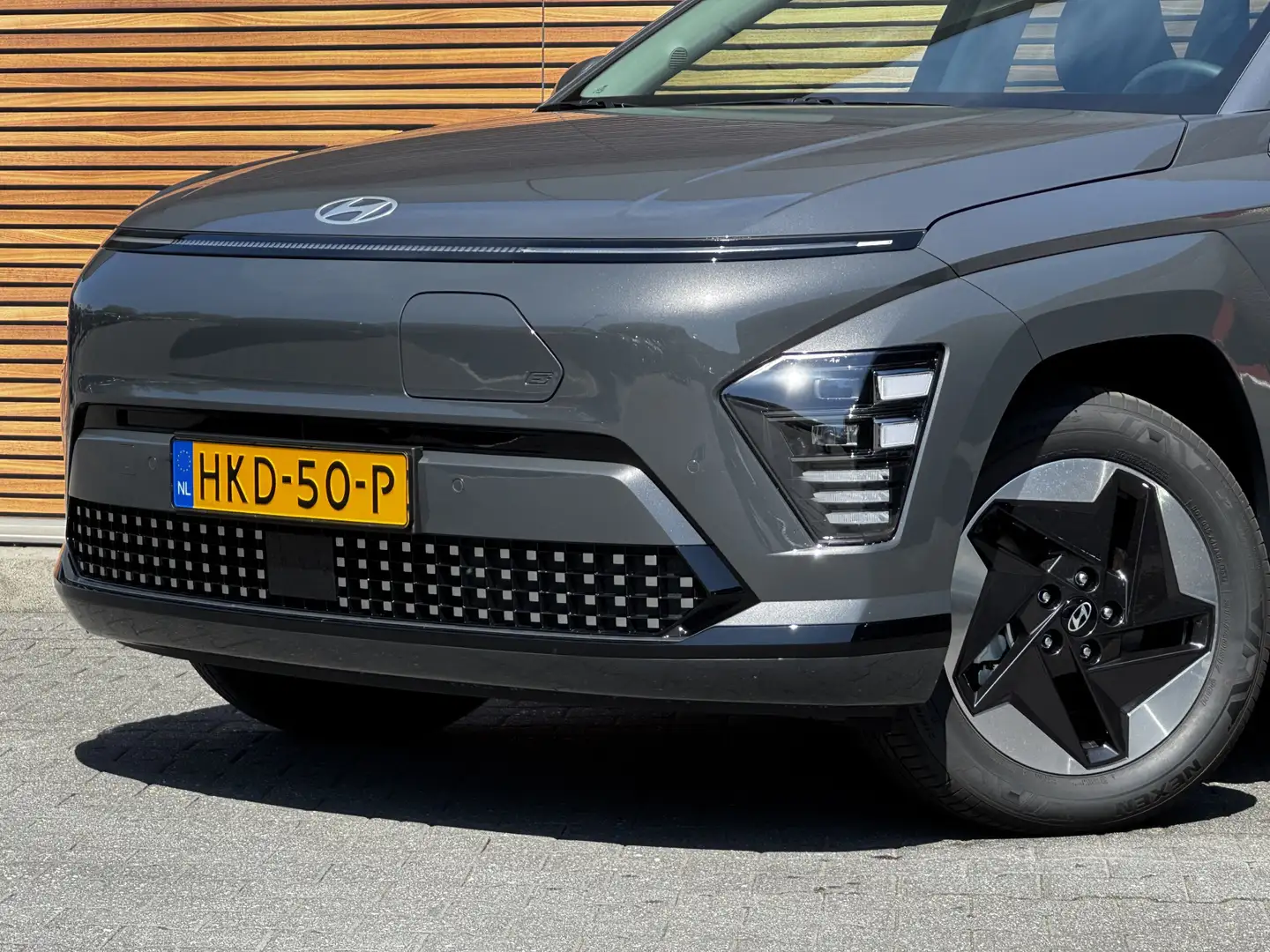 Hyundai KONA Electric Comfort Smart 65.4 kWh Winterpack / Camer Grijs - 2