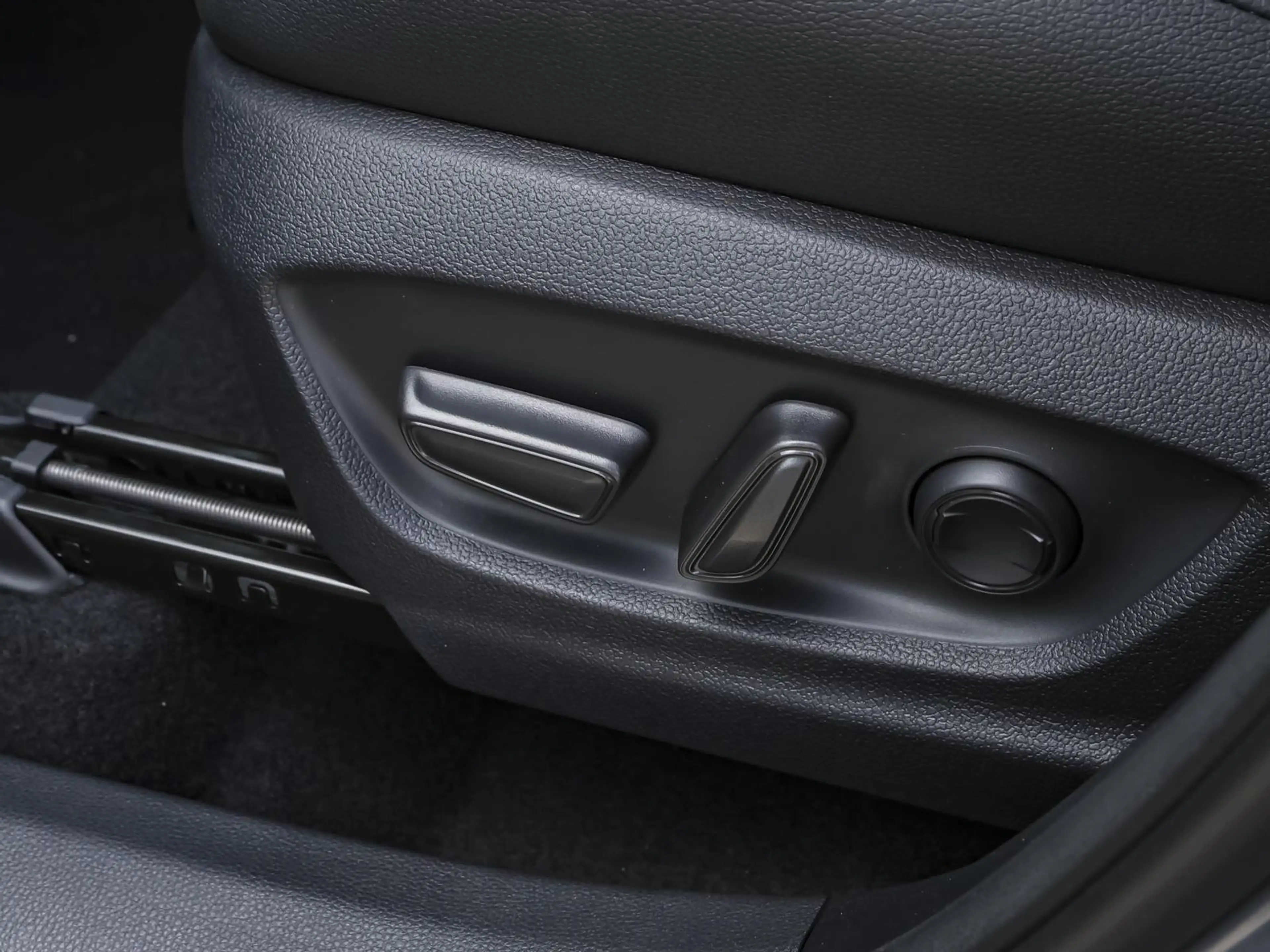 Toyota C-HR Lounge 2.0 Plug In Hybrid CVT NAVI SHZ PDC — photo 10