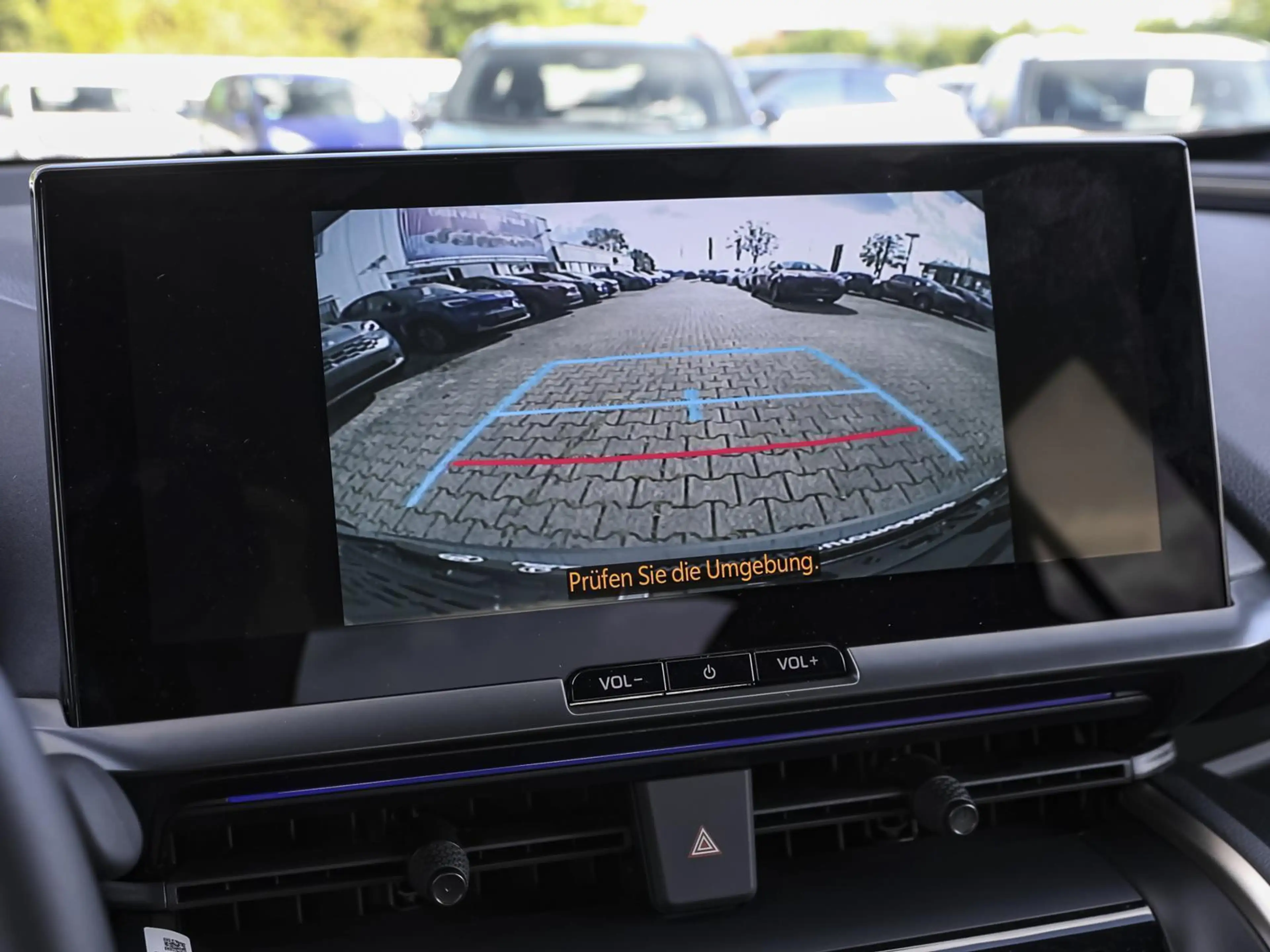 Toyota C-HR Lounge 2.0 Plug In Hybrid CVT NAVI SHZ PDC — photo 14