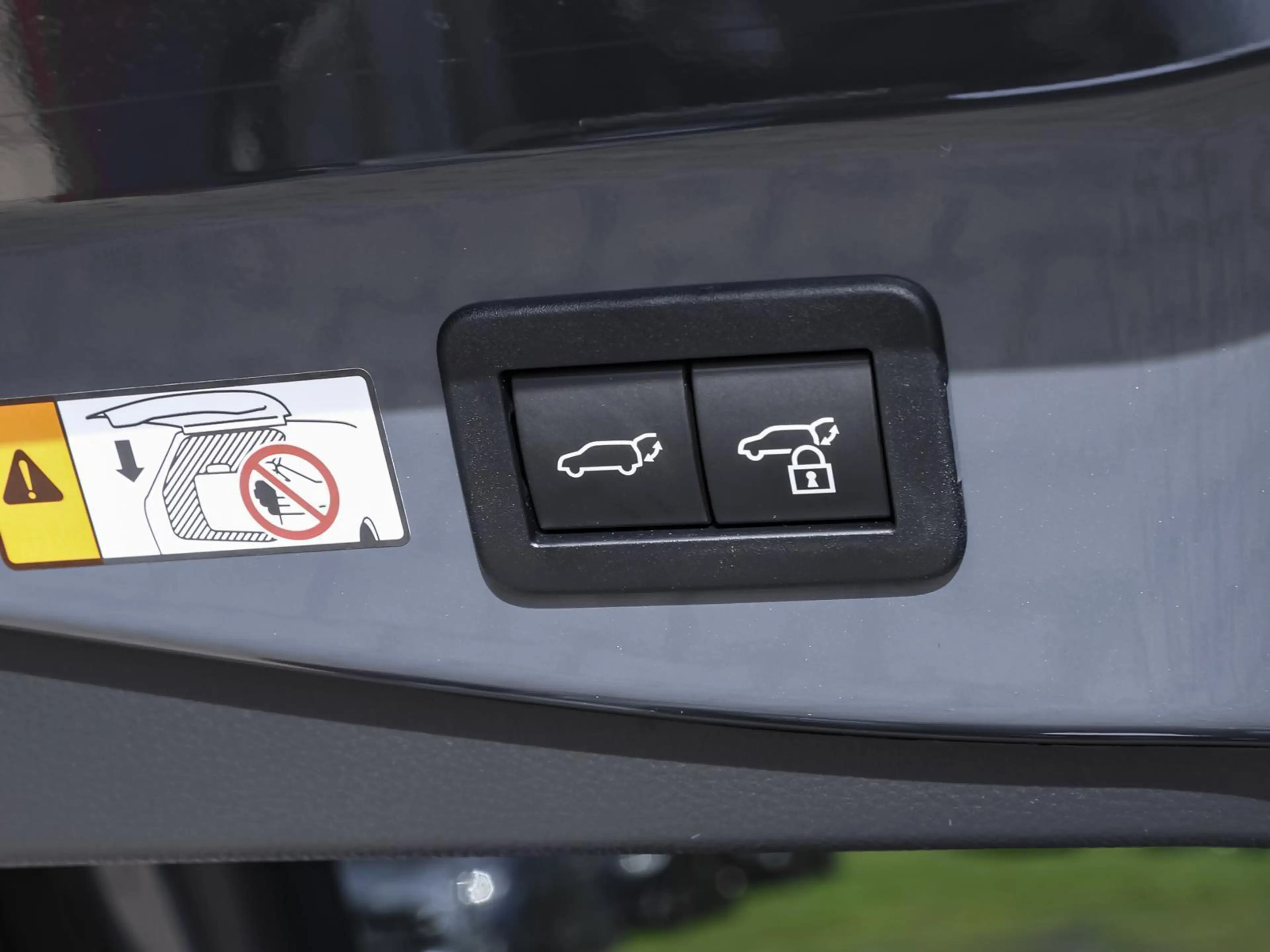 Toyota C-HR Lounge 2.0 Plug In Hybrid CVT NAVI SHZ PDC — photo 8