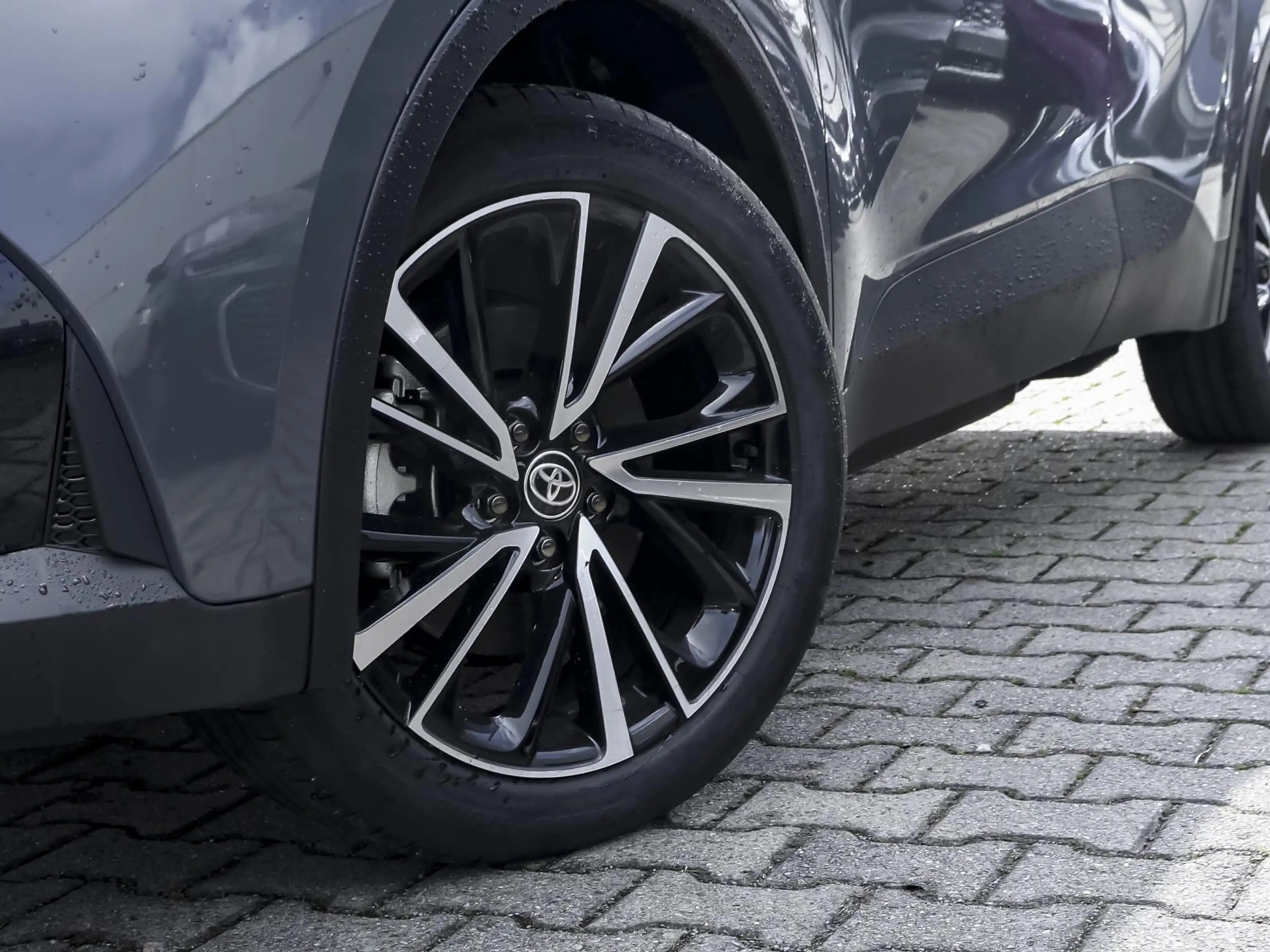 Toyota C-HR Lounge 2.0 Plug In Hybrid CVT NAVI SHZ PDC — photo 9