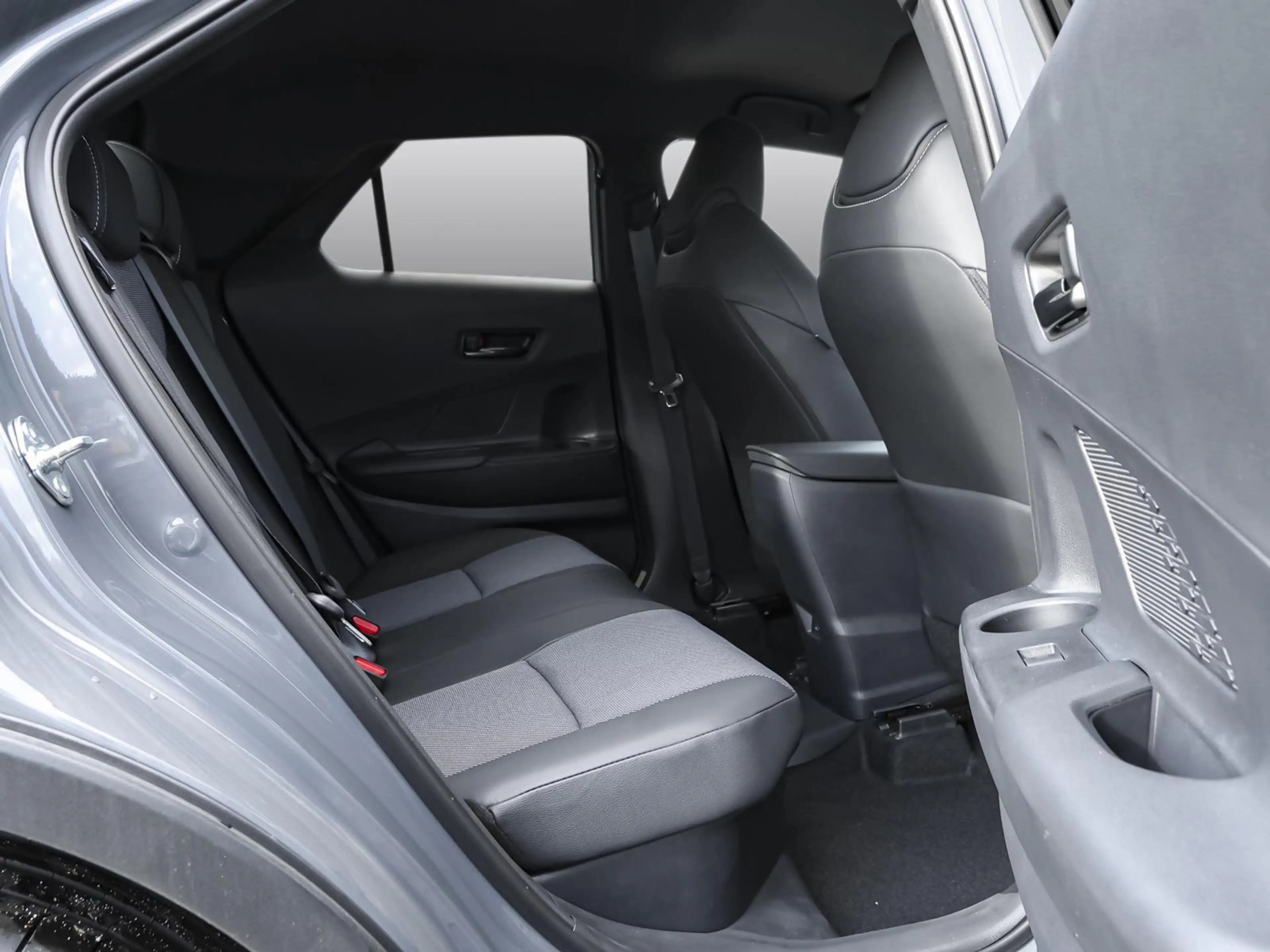 Toyota C-HR Lounge 2.0 Plug In Hybrid CVT NAVI SHZ PDC — photo 4