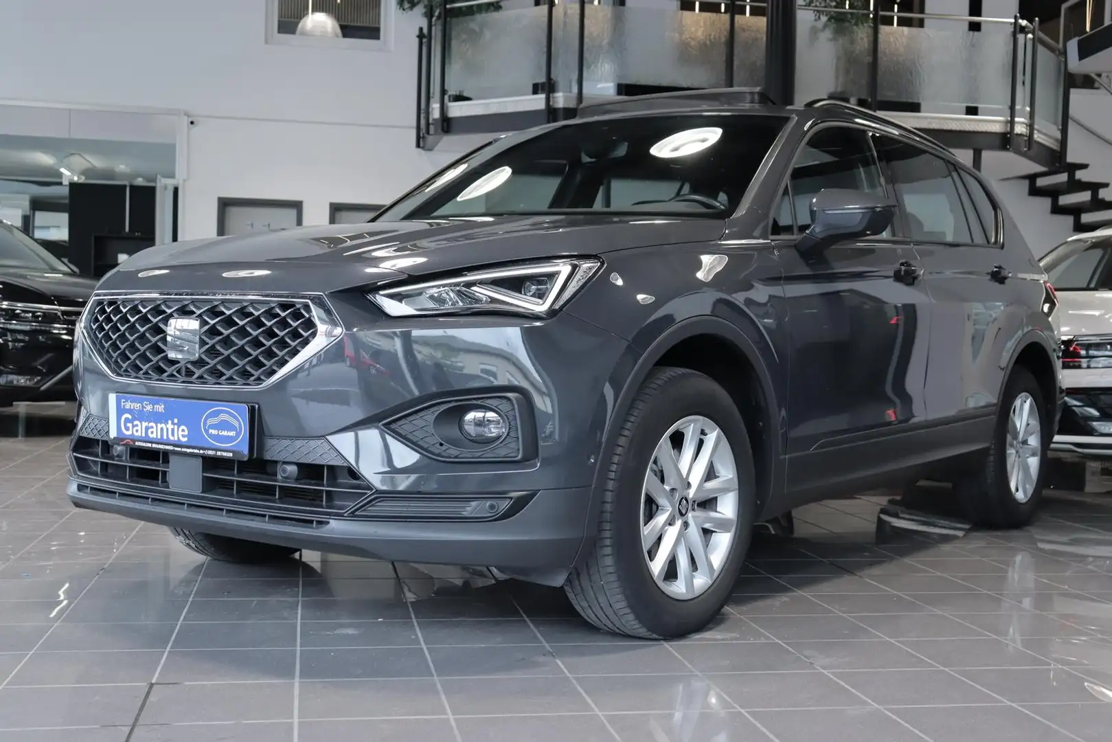 SEAT Tarraco 2.0 TDI DSG Style 4Drive 7-SITZE  *PANO* Grau - 2